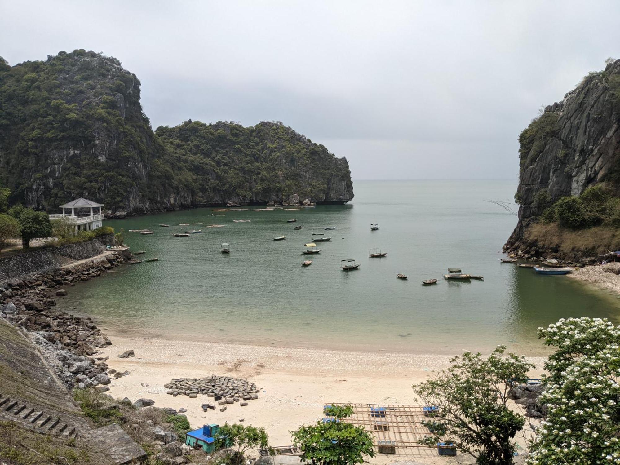 Tung Quang Hotel Dong Khe Sau Exterior foto