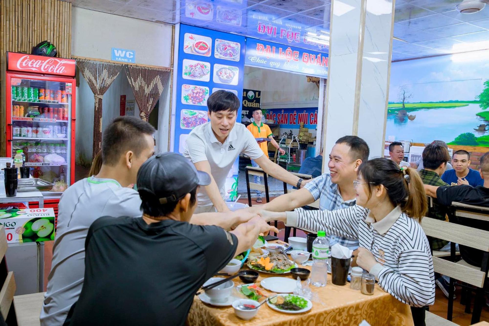 Tung Quang Hotel Dong Khe Sau Exterior foto