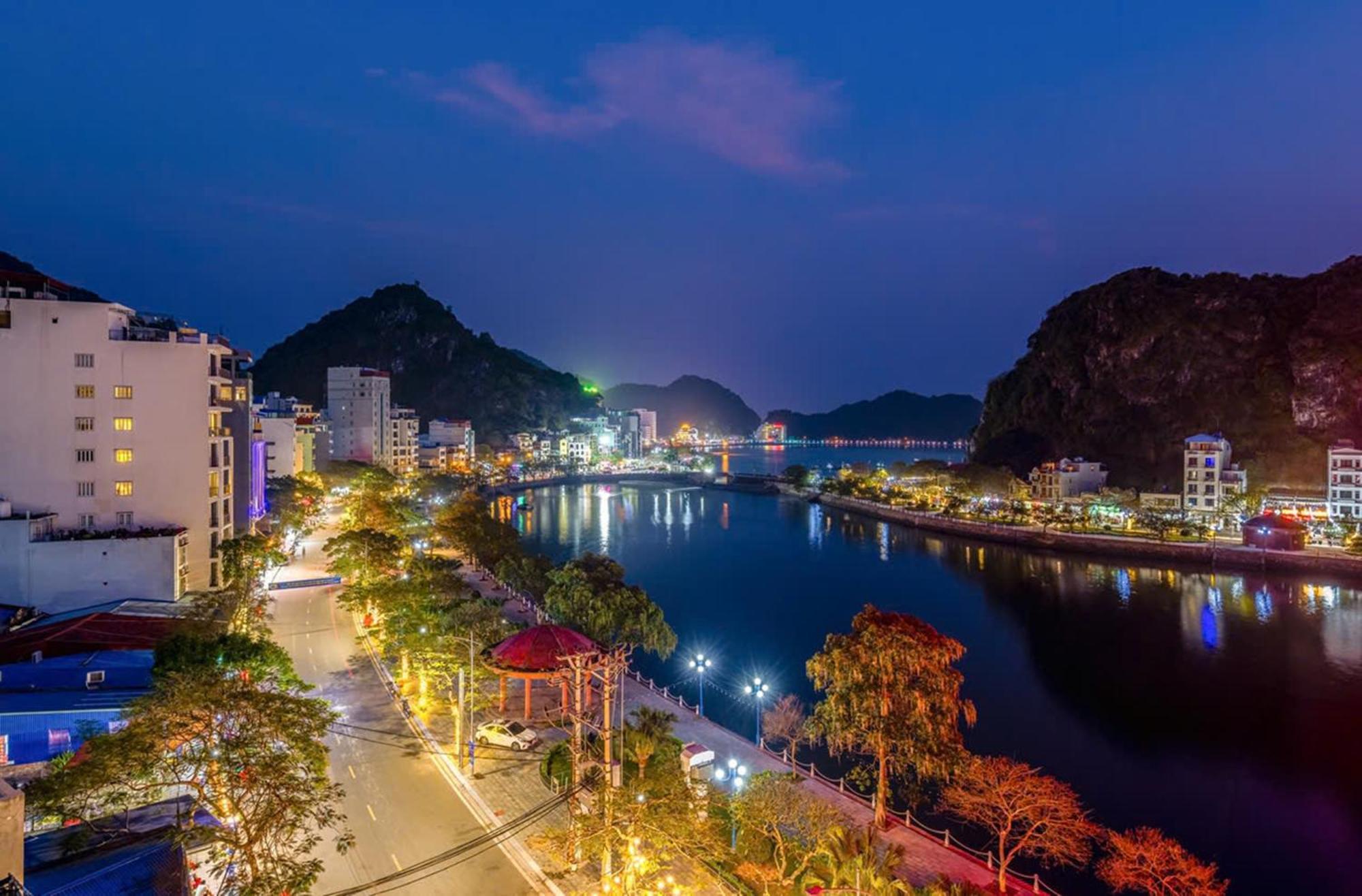 Tung Quang Hotel Dong Khe Sau Exterior foto
